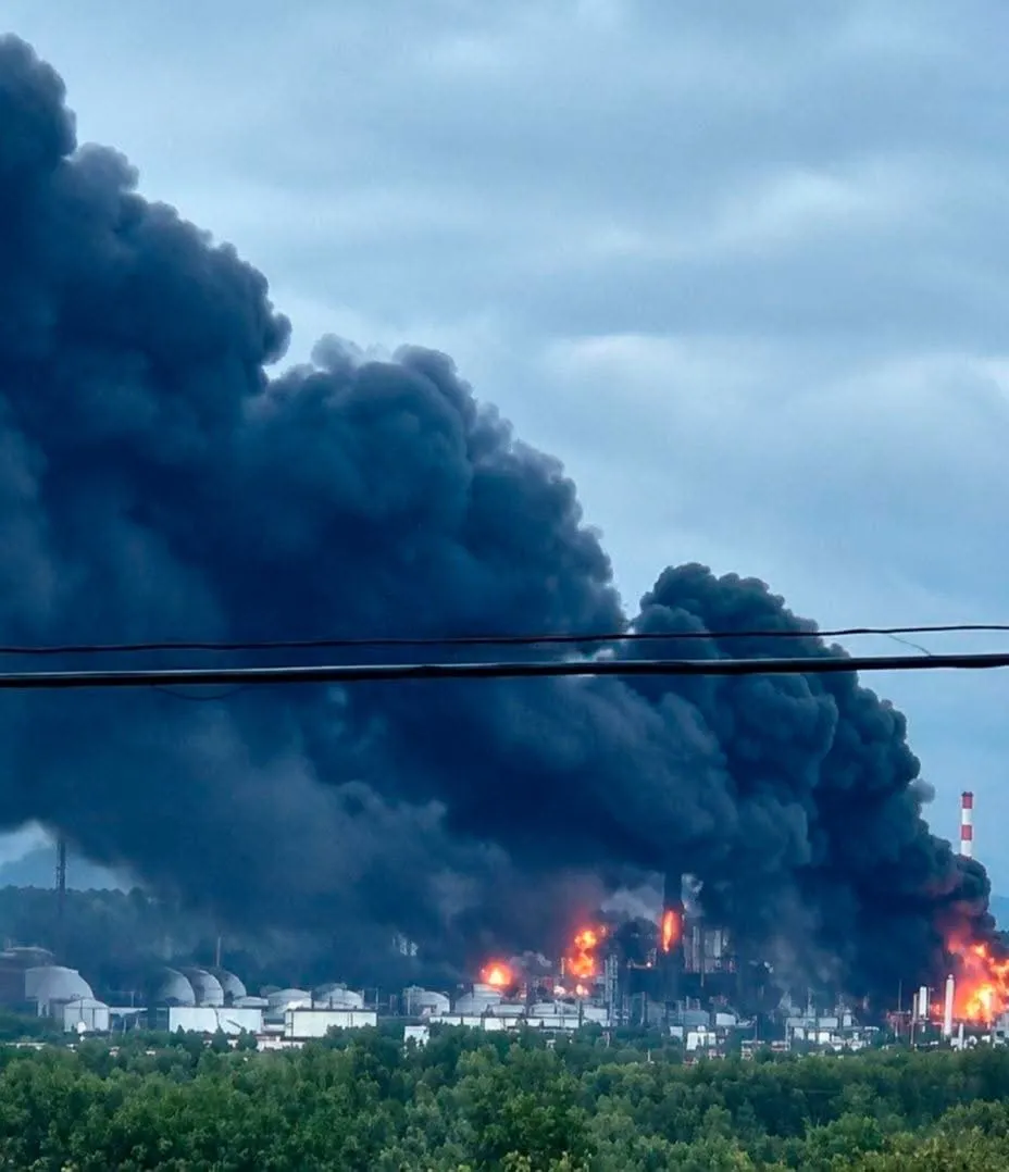 Lukoil's Nizhny Novgorod Refinery Burns